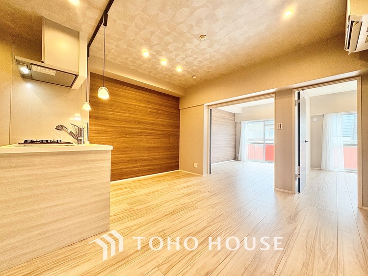 内装 【Green orchestra】◆緑の匂いに誘われて◆目を閉じれば深緑の香り。五感を研ぎ澄まし、日々の疲れを心から癒してくれる。深呼吸するほどに爽やかな薫りたち込める新緑にそと微笑む私達。