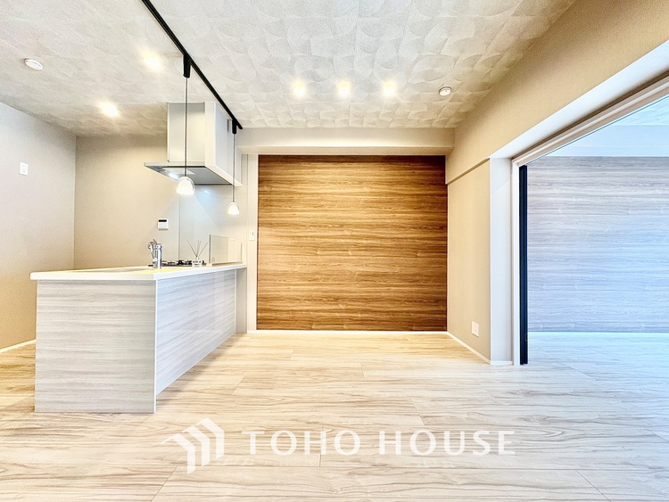 内装 【Green orchestra】◆緑の匂いに誘われて◆目を閉じれば深緑の香り。五感を研ぎ澄まし、日々の疲れを心から癒してくれる。深呼吸するほどに爽やかな薫りたち込める新緑にそと微笑む私達。