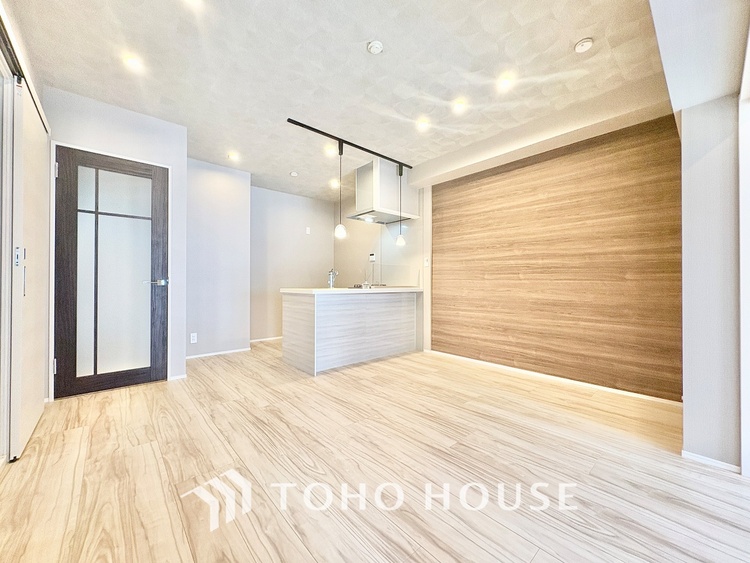 内装 【Green orchestra】◆緑の匂いに誘われて◆目を閉じれば深緑の香り。五感を研ぎ澄まし、日々の疲れを心から癒してくれる。深呼吸するほどに爽やかな薫りたち込める新緑にそと微笑む私達。