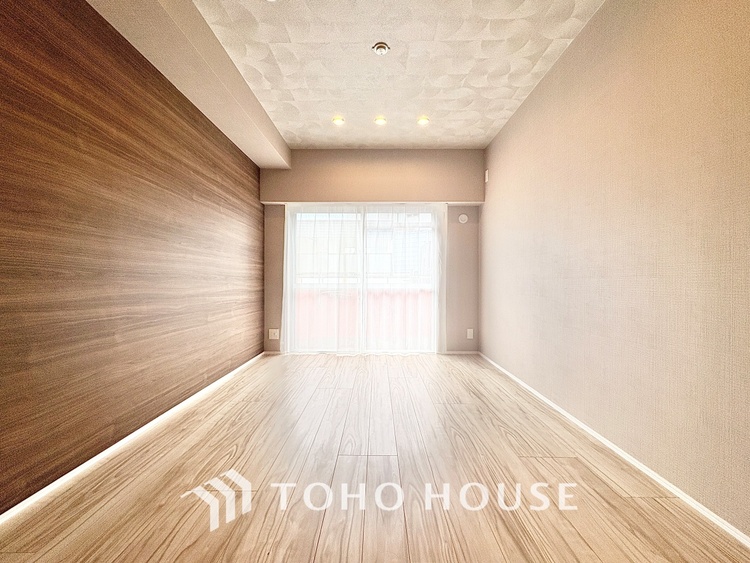 内装 ◆時を忘れる場所◆ここにはみんなが集い、食事と楽しい会話が始まる。話に夢中になりすぎて、ついつい時を忘れ夜半過ぎになってしまう。そんな束の間の幸せを感じさせてくれる場所でありたい。