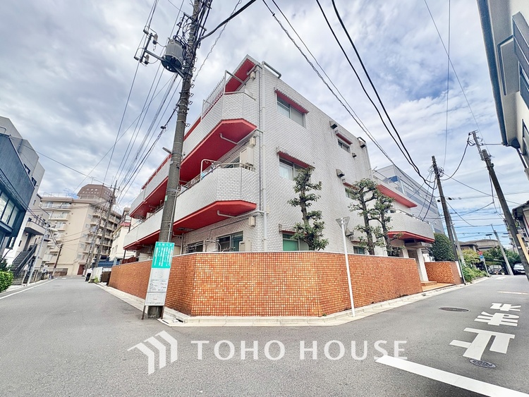 外観 【Entrance of your life】明るい玄関が家族を迎え入れる。今日はどんな一日が待っているんだろう。皆どんな一日を終えて帰ってくるんだろう。