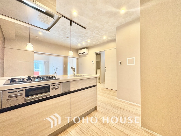 キッチン 【cooking papa is here】料理が苦手な人でも、チャレンジしてみたくなるワイドスパンのキッチン。家族の食卓がここから始まる。