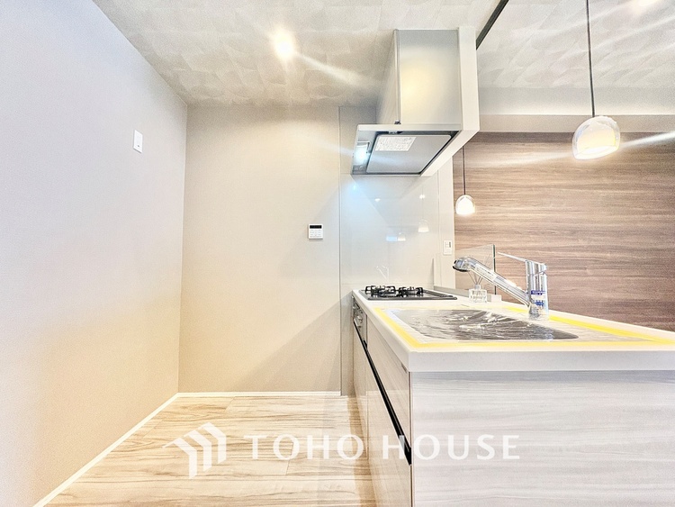 キッチン 【cooking papa is here】料理が苦手な人でも、チャレンジしてみたくなるワイドスパンのキッチン。家族の食卓がここから始まる。