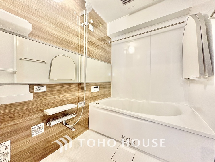 風呂 【Bathroom makes you free】疲れを翌日に残さない。そのための広々としたお風呂。足を伸ばしてさあ浸かろう。