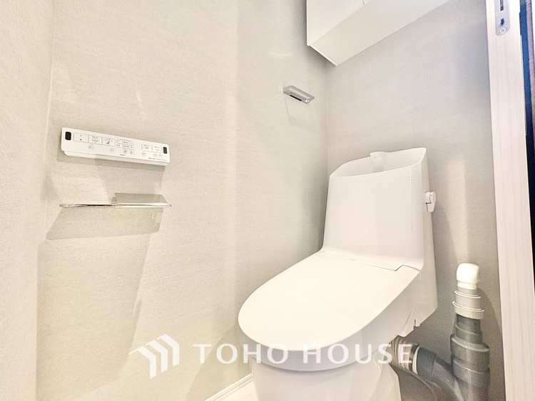 トイレ 【Entrance of your life】明るい玄関が家族を迎え入れる。今日はどんな一日が待っているんだろう。皆どんな一日を終えて帰ってくるんだろう。