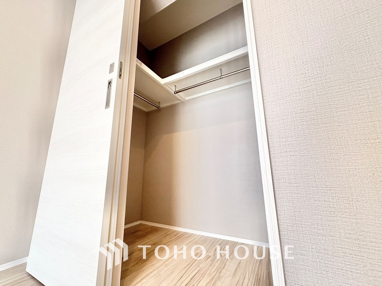 収納 【a closet full of dreams】しまいきれない思い出はクローゼットに。いつでも取り出せる広さが生活を彩る。