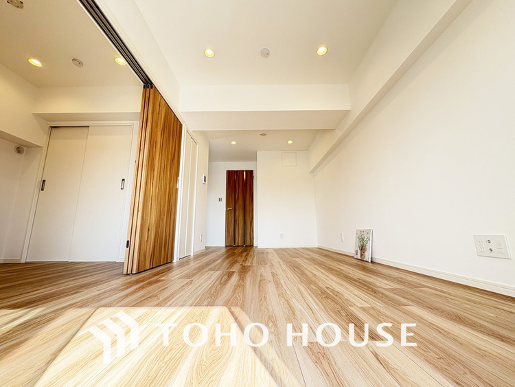 内装 広がりのある住空間、家族が集まるリビング・ダイニング