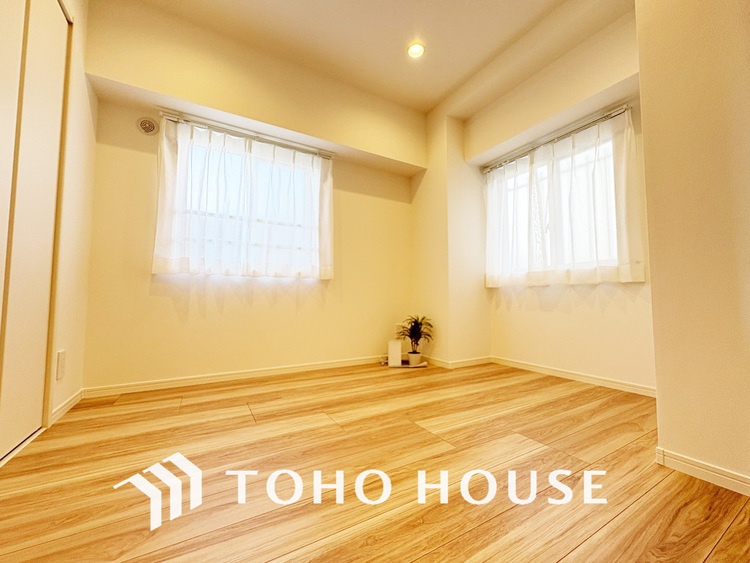 内装 採光もある洋室は、くつろぎのひと時を過ごすのにぴったり