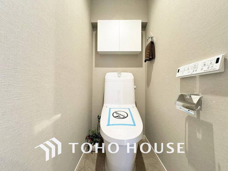 トイレ 清潔な洗浄機能付温水シャワートイレ