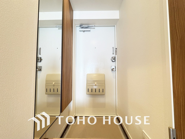 玄関 飾り過ぎないシンプルな内装の玄関