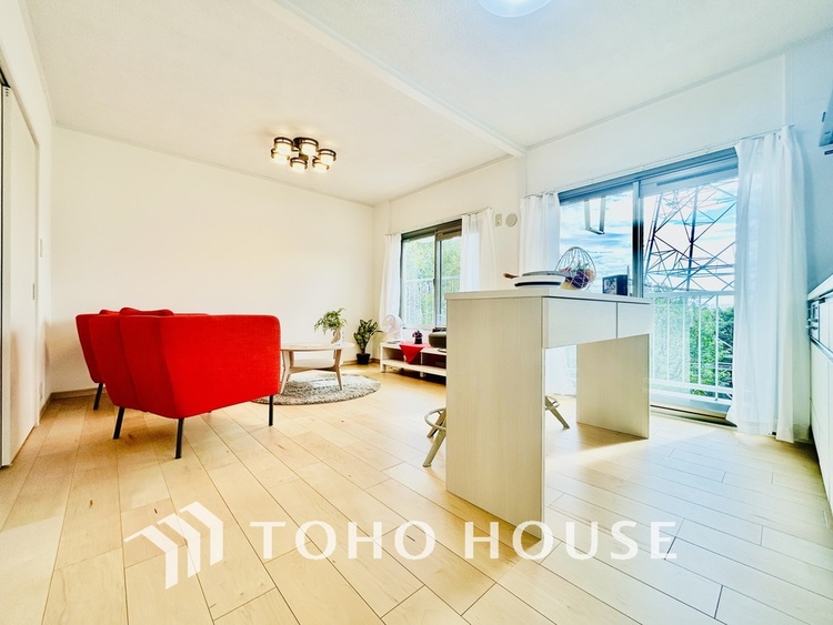 内装 広がりのある住空間、家族が集まるリビング・ダイニング