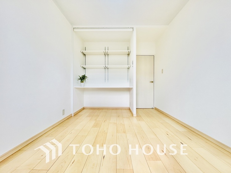 内装 シンプルですっきりとした室内は飽きのこない居心地の良い雰囲気です