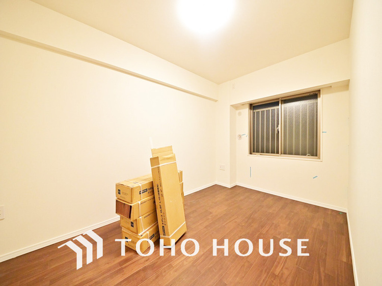 内装 採光もある洋室は、くつろぎのひと時を過ごすのにぴったり