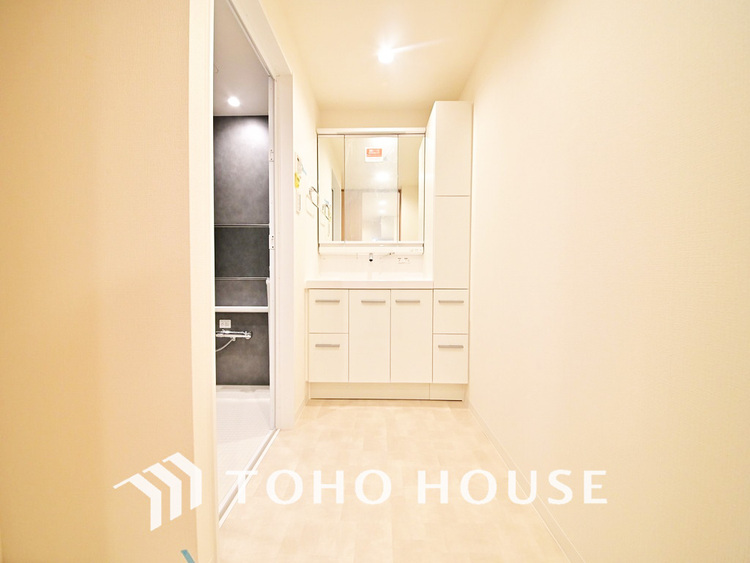 洗面 清潔感のある洗面室で朝の身支度を