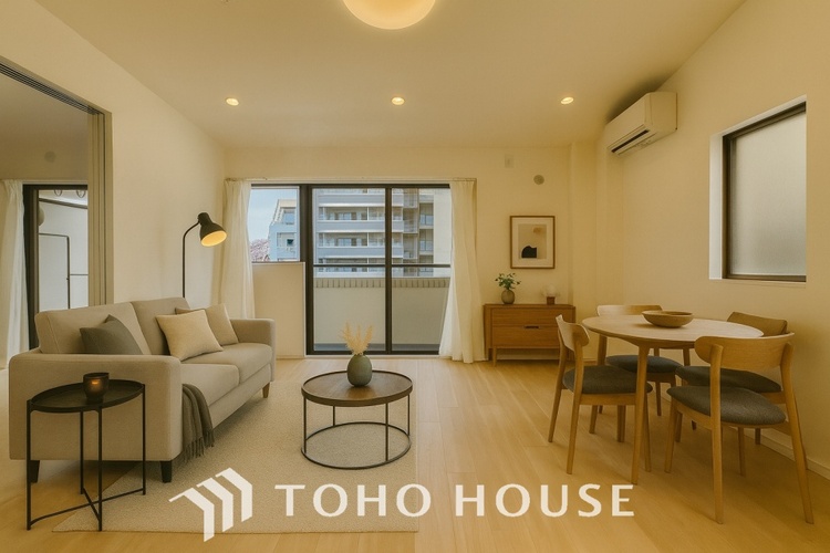 内装 ＊配置してある家具や小物はCGによるイメージ画像です。明るいリビングこそ居心地のいい暮らしが待っているのだと思う。