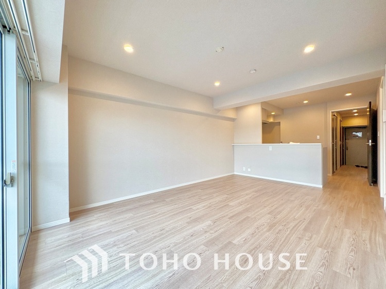 内装 叶えたかったのは落ち着きのあるナチュラルな風合い、そして開放感があるリビング。優雅な気分に浸れる幸せな時間を家族が自然と集まりたくなるこの空間で。