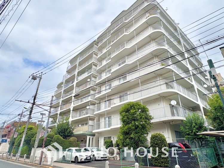 外観 漂う上質な空気感、マンションに入れば「おかえりなさい」と笑顔で迎えてくれるエントランス。最良の心配りを感じるマンションでした。