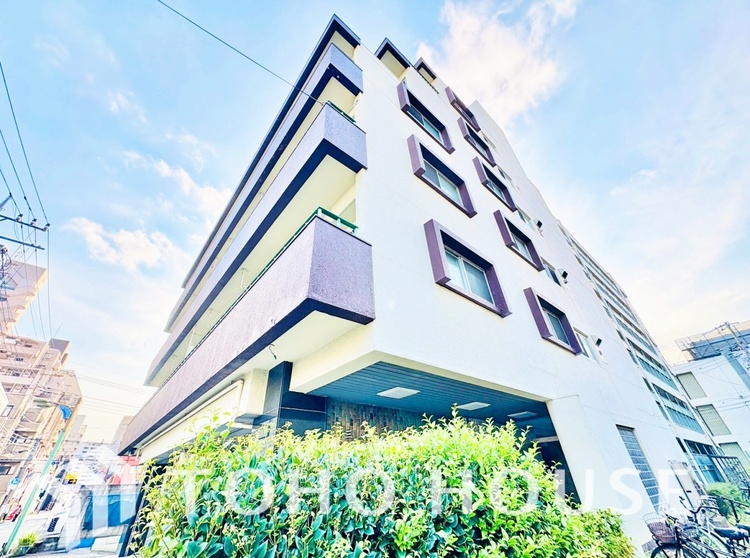 外観 漂う上質な空気感、マンションに入れば「おかえりなさい」と笑顔で迎えてくれるエントランス。最良の心配りを感じるマンションでした。