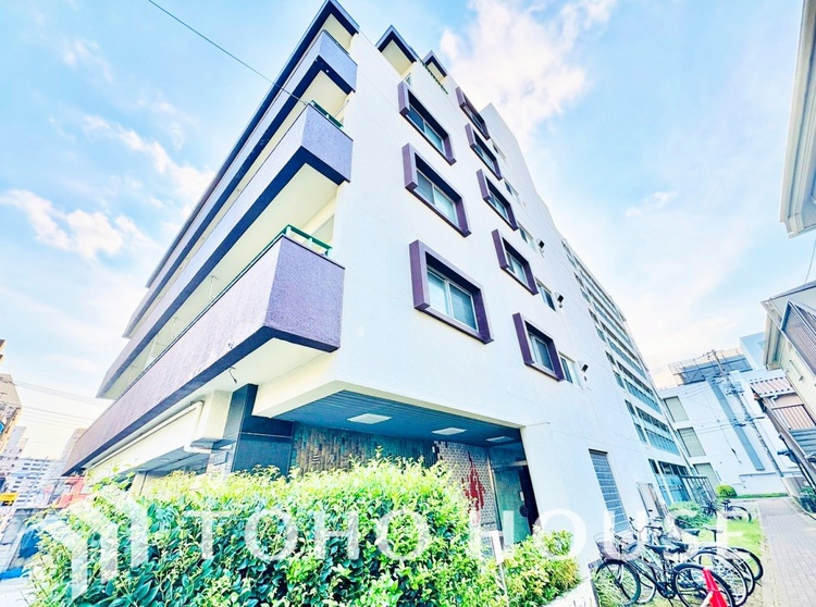 外観 漂う上質な空気感、マンションに入れば「おかえりなさい」と笑顔で迎えてくれるエントランス。最良の心配りを感じるマンションでした。