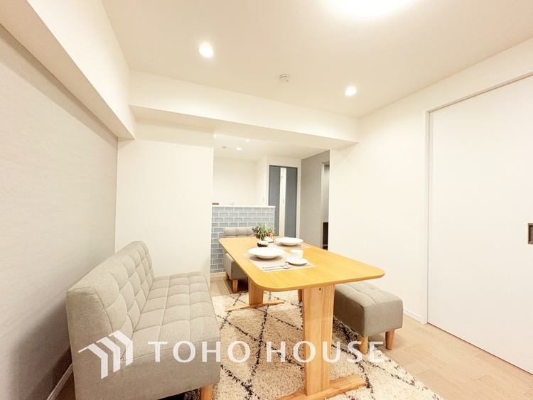 内装 【LIVING】◆扉を◆開くとこの景色。家族の”おかえり”の声が聞こえてきそう。