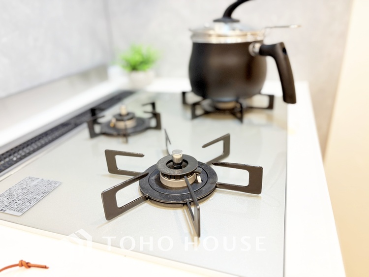 キッチン 【KITCHEN】◆開放的◆後片付けが楽なキッチン。収納スペースの充実！