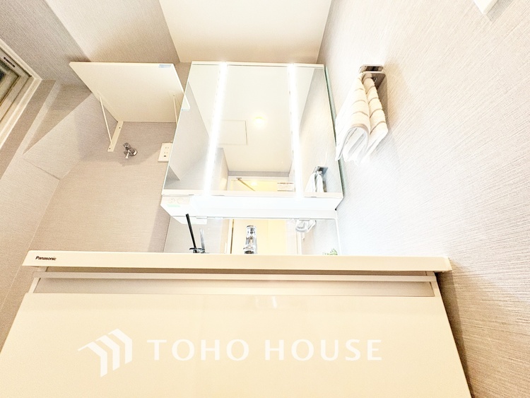 洗面 【WASHROOM】◆快適◆煌びやかな暮らしの中にも忘れたくない快適さ。大きな収納が助けてくれます。