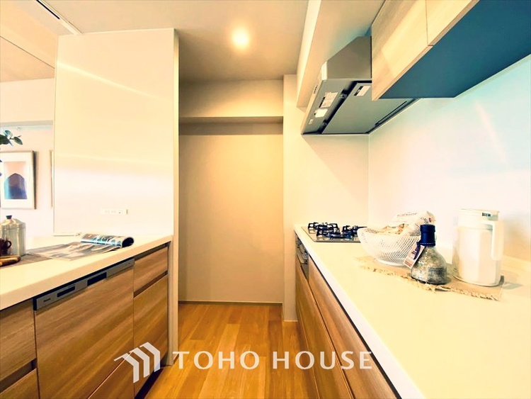 キッチン 【KITCHEN】◆ワクワク◆開放的で機能性も高いシステムキッチン。お子様は毎日のご飯にワクワク！