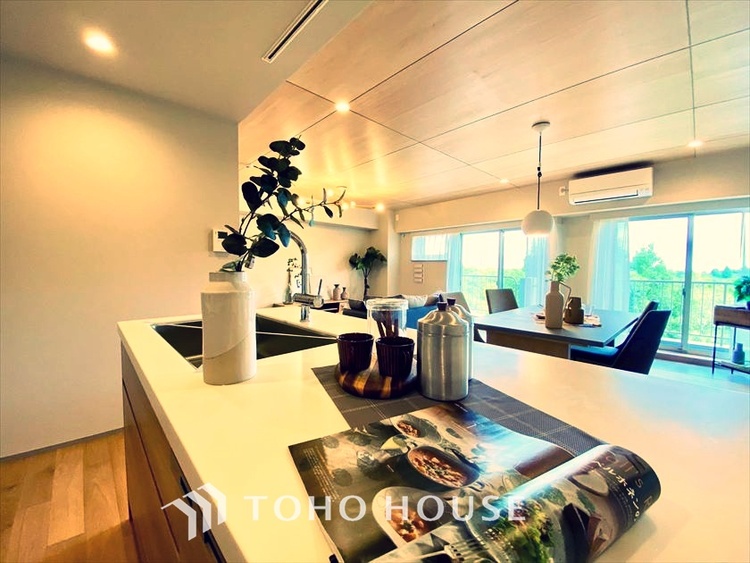 その他 【KITCHEN】◆開放的◆後片付けが楽なシステムキッチン。収納スペースの充実！