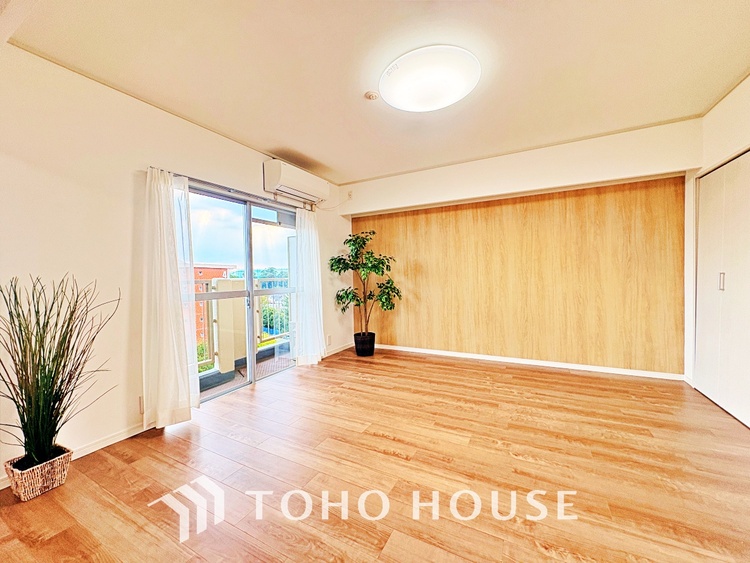 内装 【ROOM】感性を育むプライベートルームはシンプルでスマートな空間。好みの空間で読書をしたり、音楽を聞いたりと一人の時間も充実したものにできます。