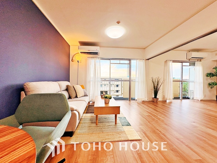 内装 ◆瀟洒な空間◆落ち着きのある彩が見事に調和させた瀟洒な空間を演出。ここに集まる家族の会話と笑顔が絶え間なく続く幸せな空間。