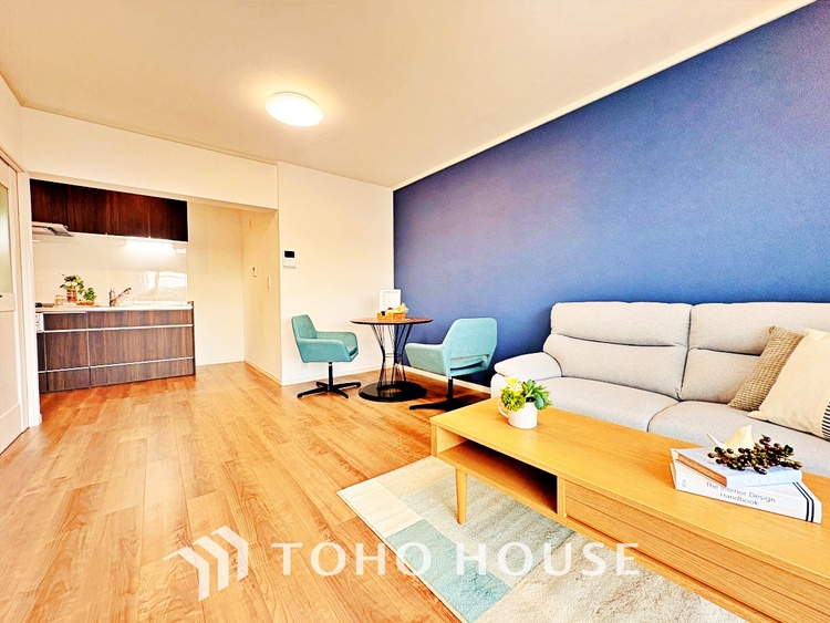 内装 使いやすく、明るい洋室に仕上がります。子供部屋や趣味のお部屋にご利用できます。ご自身で家具などを配置し、素敵な空間を創り上げられます。