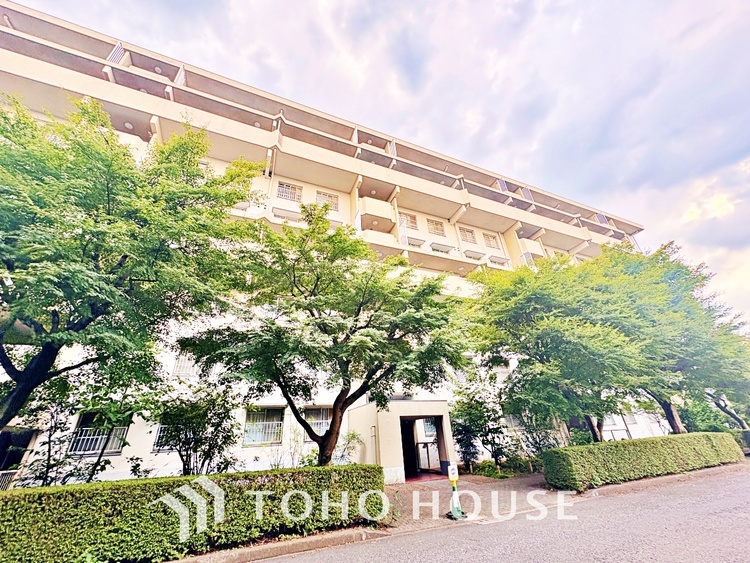 外観 漂う上質な空気感、マンションに入れば「おかえりなさい」と笑顔で迎えてくれるエントランス。最良の心配りを感じるマンションでした。