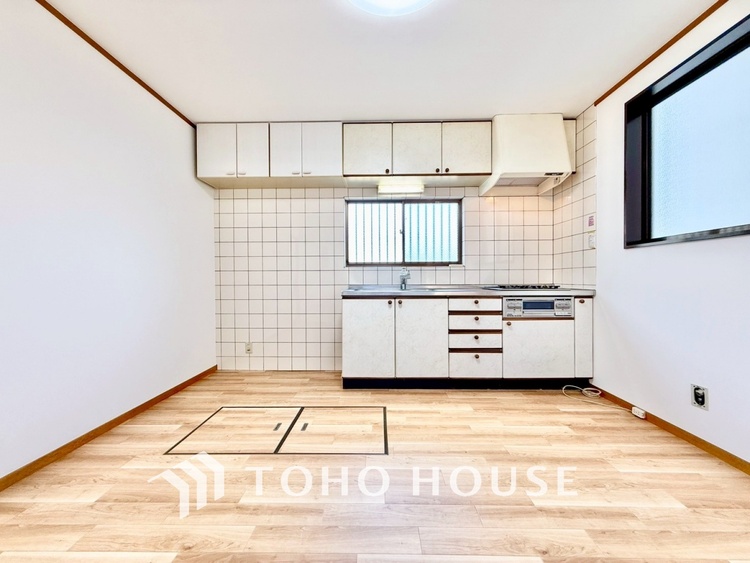 内装 【Kitchen】一歩一歩踏みしめる喜びを。光り眩い羨望のリビングへ。一歩一歩を踏みしめて家族の集う幸せの場所へ。すべてがクライマックスのマイベストホーム。