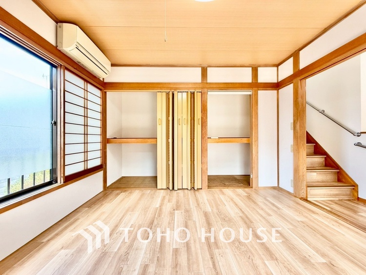 内装 【自身の道】華道、剣道、そしてここで暮らす者の正道。物事の正しい考えや愛する家族とのコミュニケーション。そんな考えの暮らし方がこの空間にも散りばめられている。