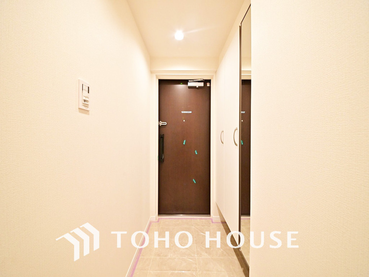 玄関 落ち着いた雰囲気の玄関、家族の帰りを暖かく迎えてくれます