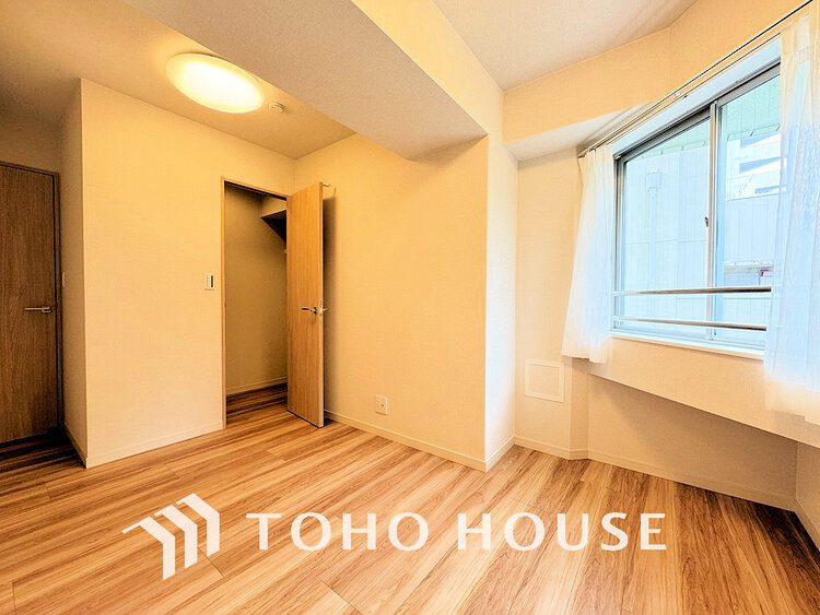 内装 採光もある洋室は、くつろぎのひと時を過ごすのにぴったり