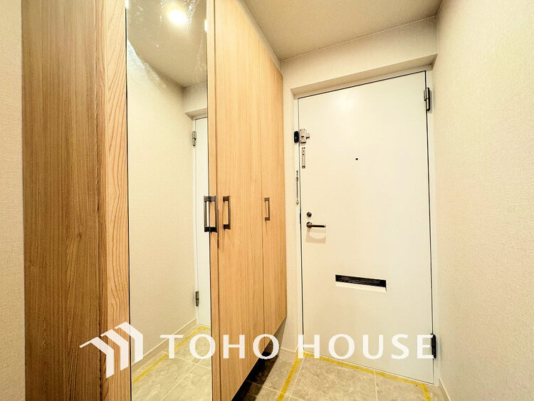 玄関 飾り過ぎないシンプルな内装の玄関