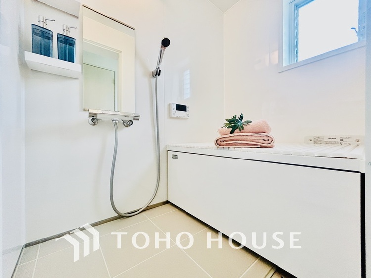 風呂 一日の疲れを癒すバスルームは、心地よいリラックスを叶える清潔感溢れる空間