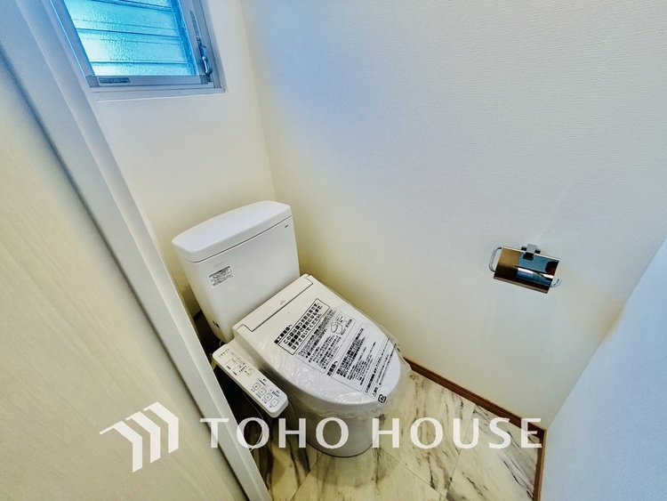 トイレ 清潔な洗浄機能付温水シャワートイレ