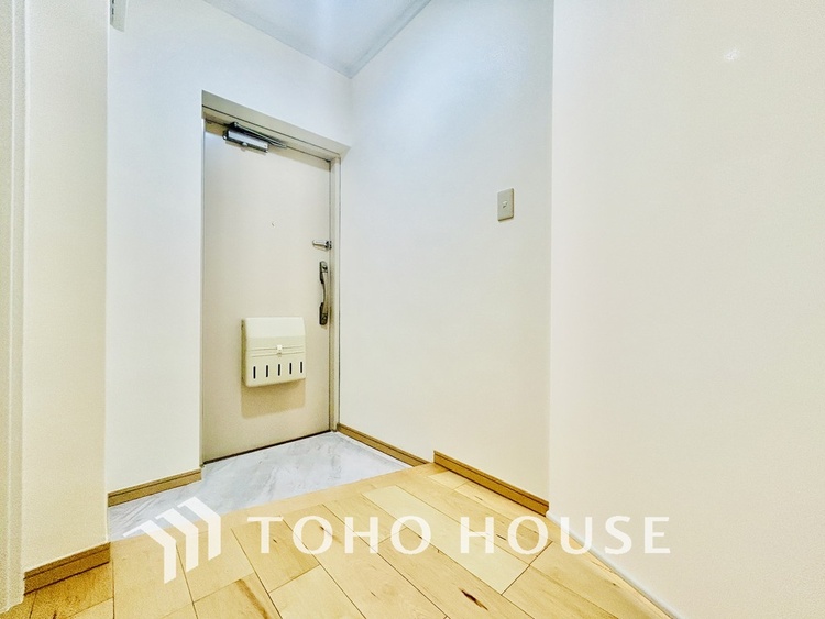 玄関 飾り過ぎないシンプルな内装の玄関