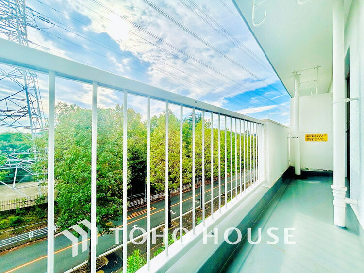 バルコニー 陽当たり良好なバルコニー