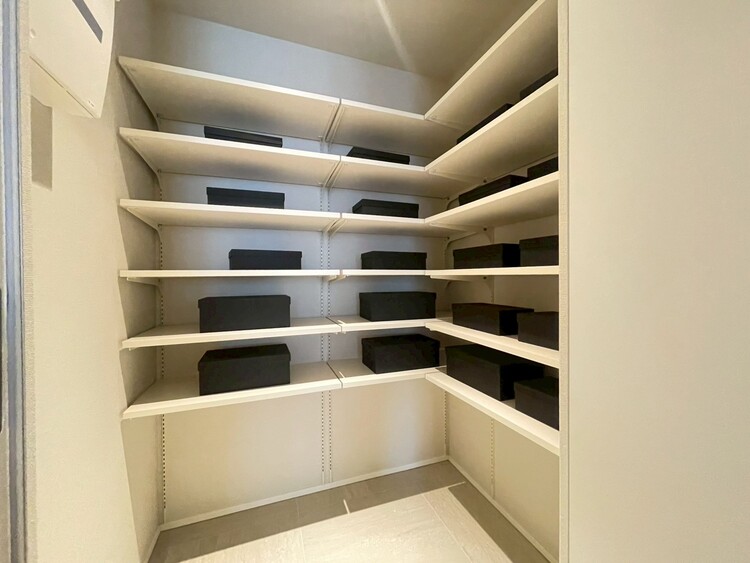 その他 収納スペースが付いていて、お部屋を広く使っていただけます。