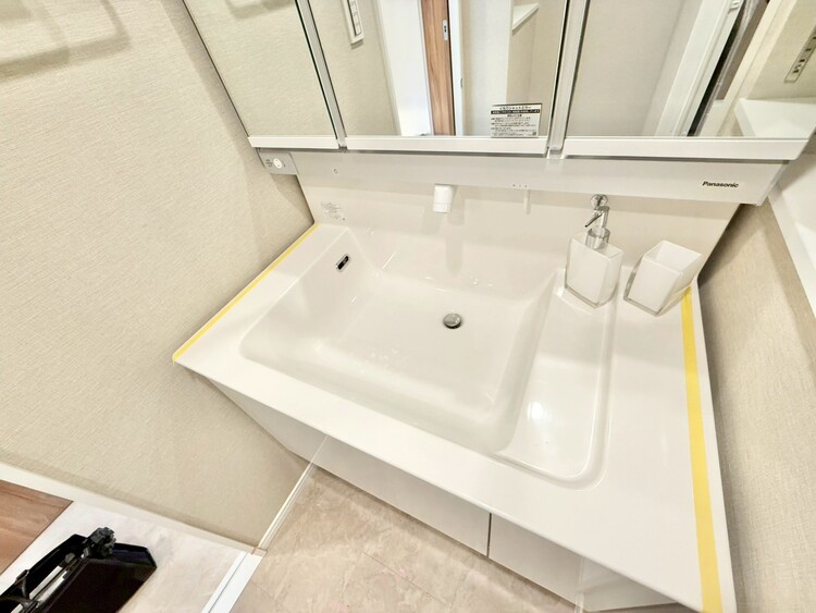 その他 清潔感を感じられる洗面化粧台。