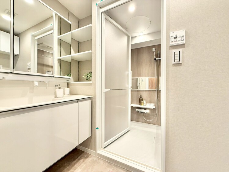 その他 十分な広さの脱衣所。