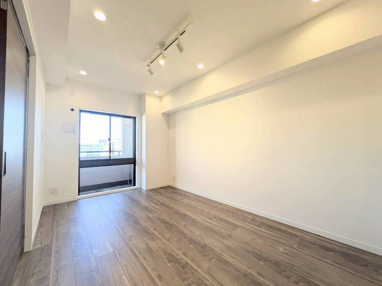 居間 落ち着いた雰囲気に包まれて、伸びやかな空間。