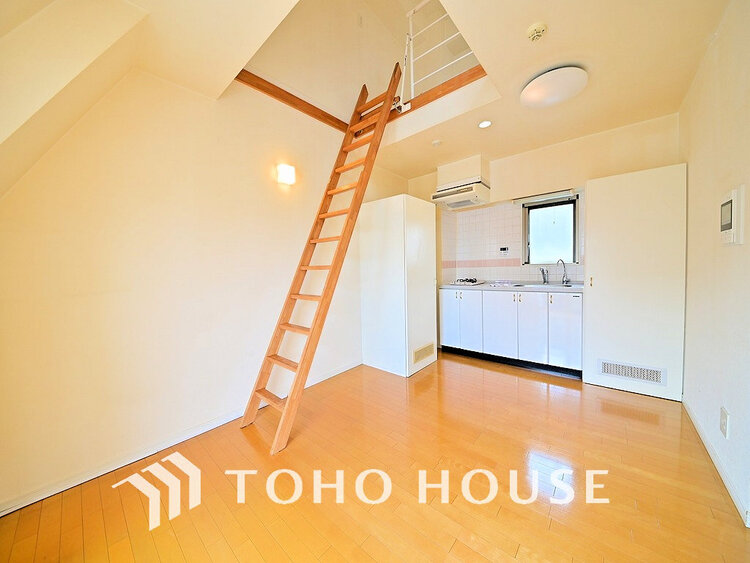 内装 上質な時間を育む暮らしのメインステージ。寛ぎとコミュニケーションを育む居心地のよい場所