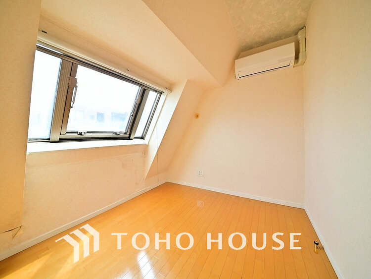 内装 採光もある洋室は、くつろぎのひと時を過ごすのにぴったり