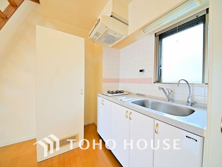 キッチン シンプルな部屋の雰囲気に溶け合うナチュラルキッチン