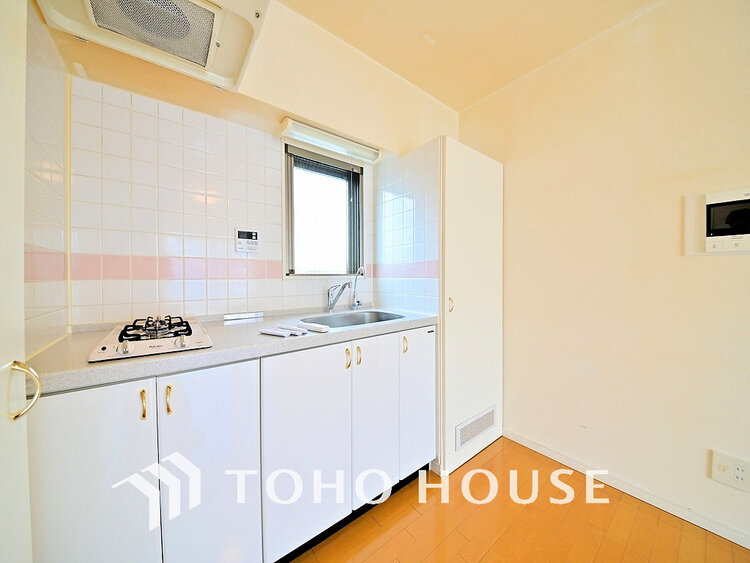 キッチン 落ち着きのあるカラーで統一された清潔感と気品が溢れるキッチン