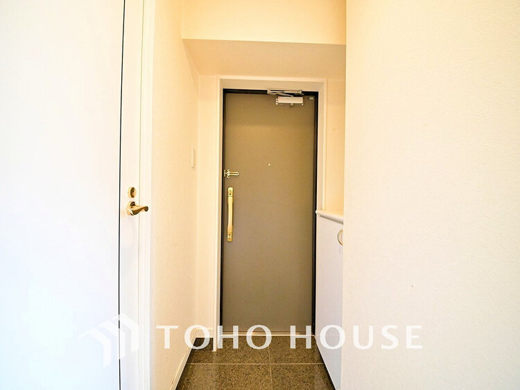 玄関 落ち着いた雰囲気の玄関、家族の帰りを暖かく迎えてくれます